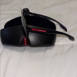 PRADA Women’s 62mm POLARIZED,Black Sunglasses with Red Temple LOGO Stripe.🔥🔥